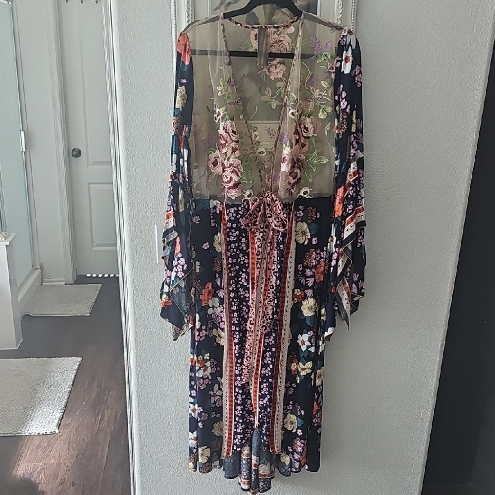 Aratta Floral Sheer Kimono with Pink and Green Embroidery Size Large - Picture 3 of 7